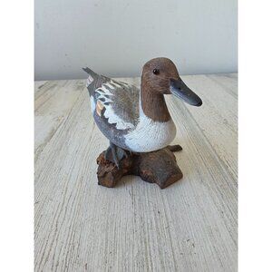 Vintage wooden duck figuring statue realistic lifelike